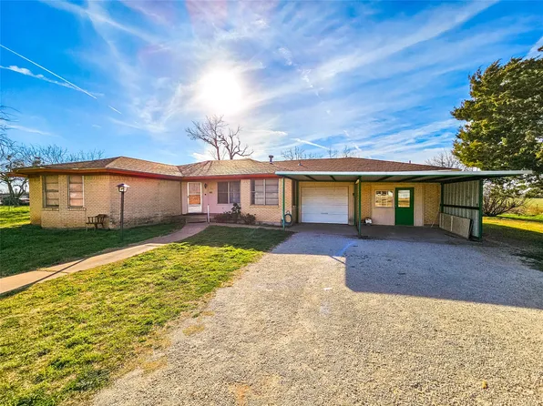 114 Scott St, Tye, TX 79563