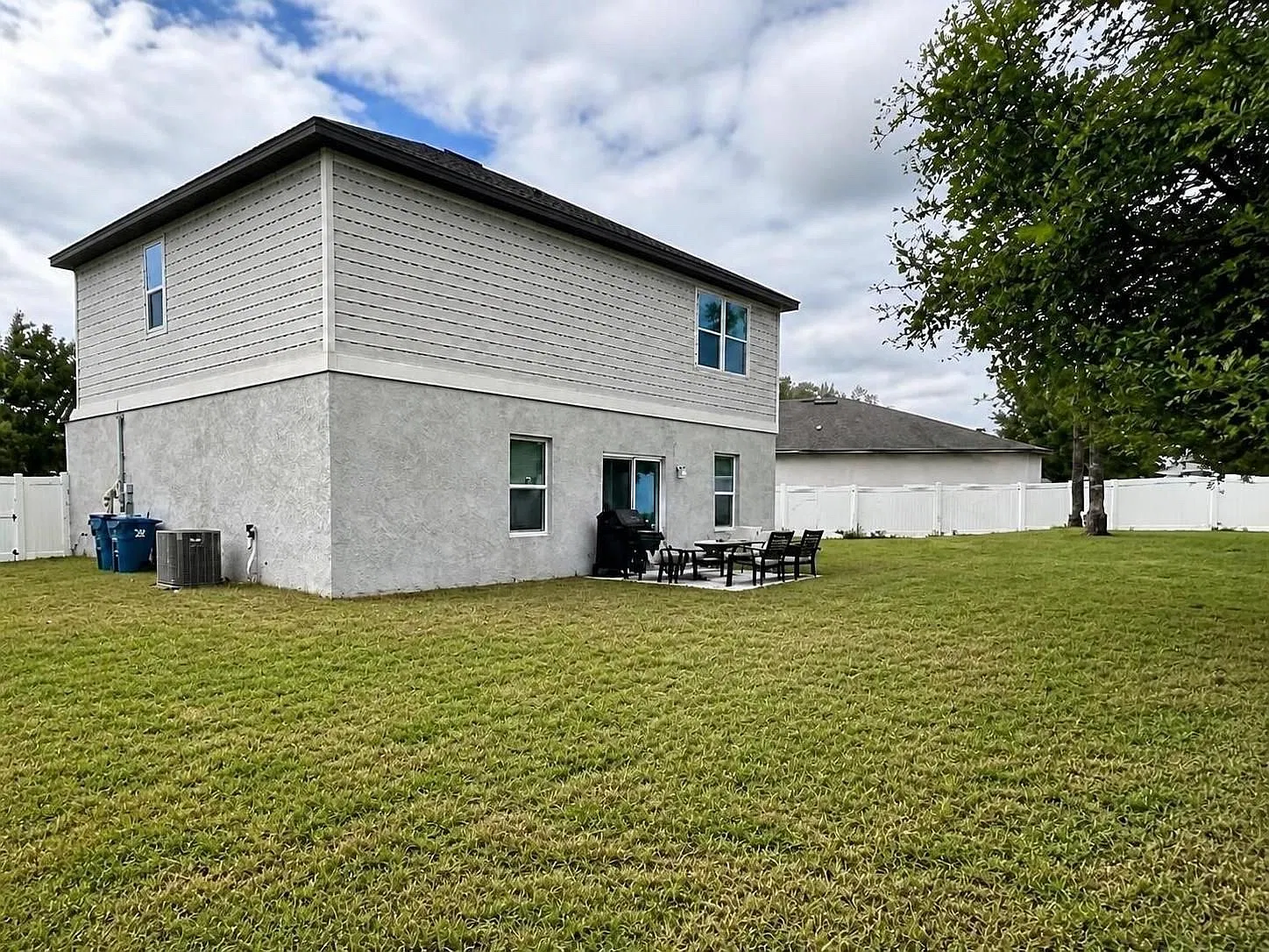 4 bed, 2099 sqft, $2,200 — Photo 3