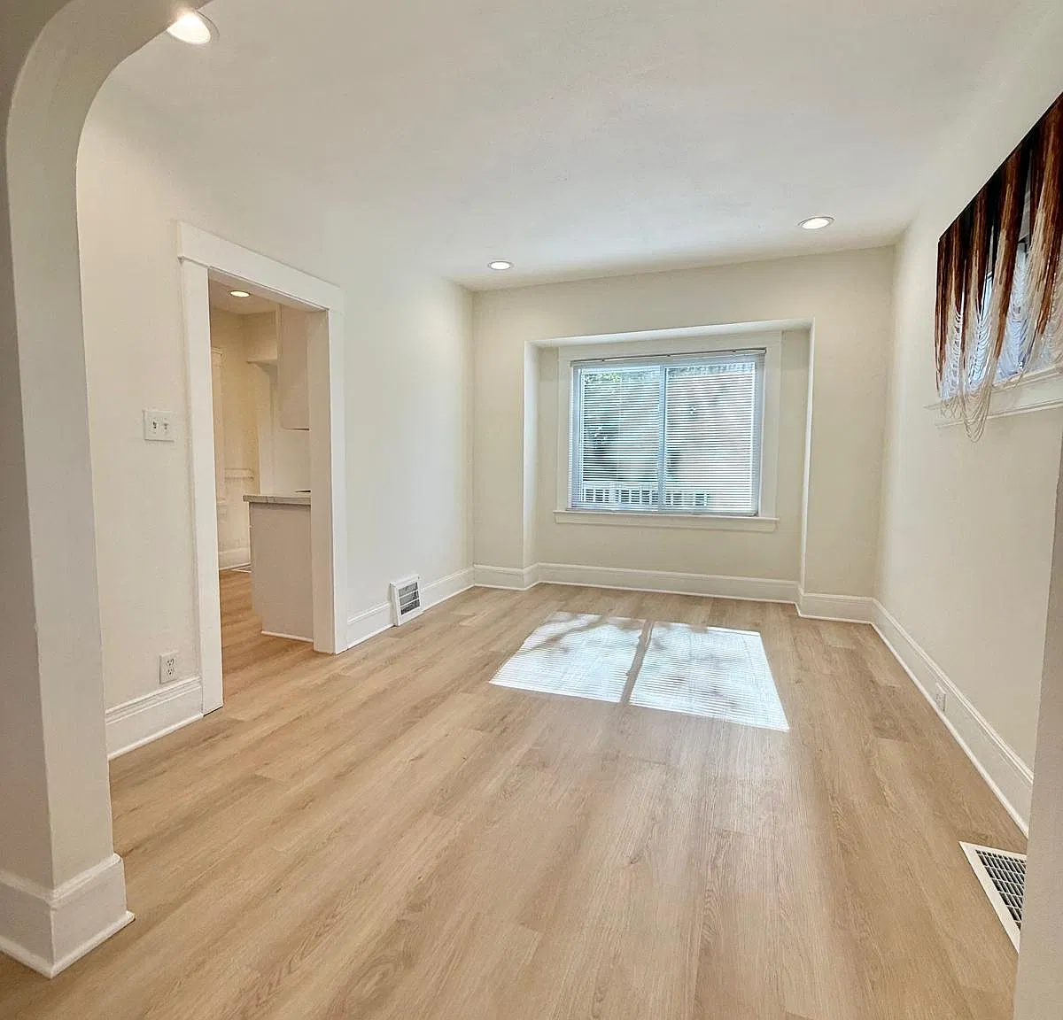 3 bed, 1233 sqft, $2,275 — Photo 3