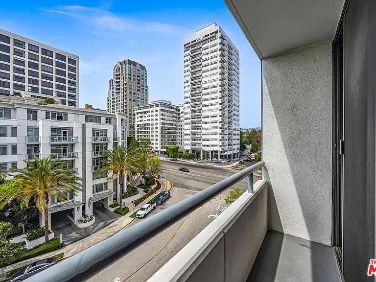 10660 Wilshire Blvd #701 — Photo 16