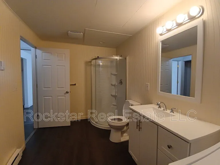 702 E Bridgeport Ave — Photo 12
