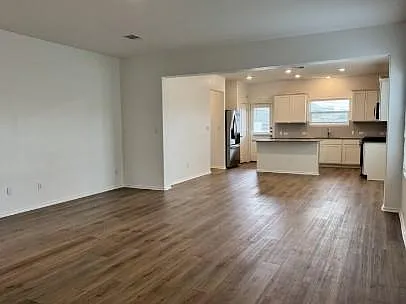 316 Wolf Springs Rd — Photo 2
