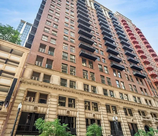 212 W Washington St #1703 — Photo 1
