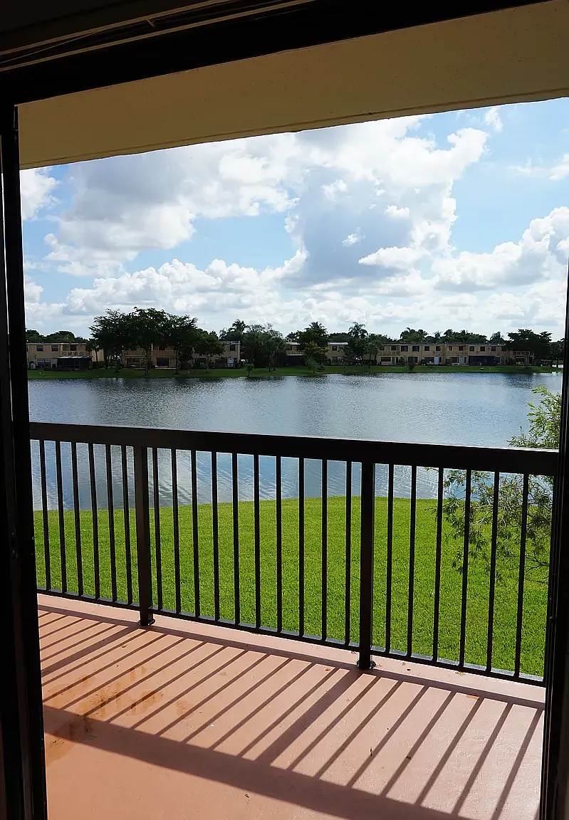2 bed, 986 sqft, $1,995 — Photo 2