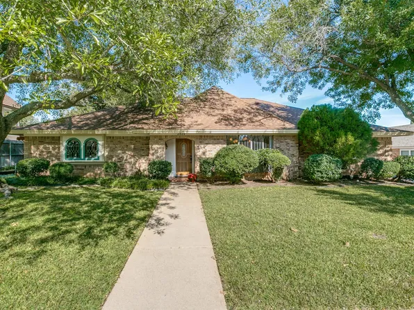 2424 Brookgreen Ct, Bedford, TX 76021