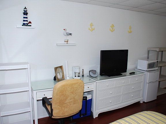 4th image of 708 Padre Blvd #502