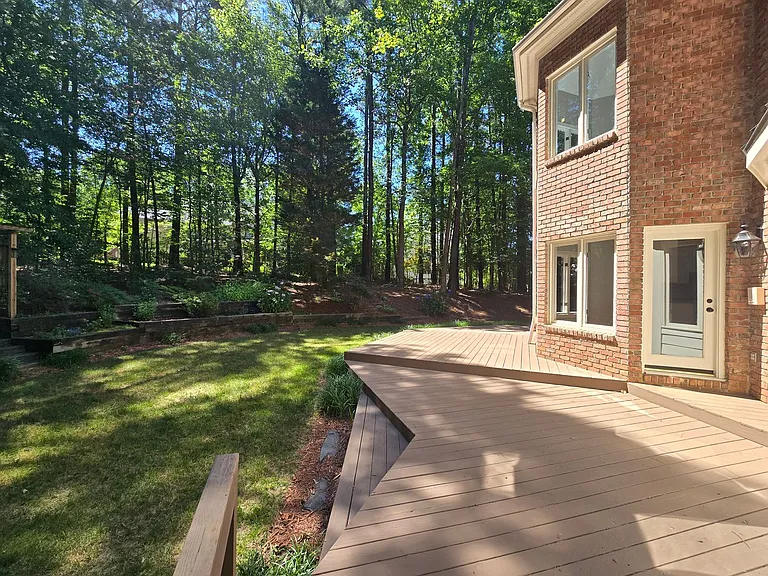 102 Eyemouth Ct — Photo 33