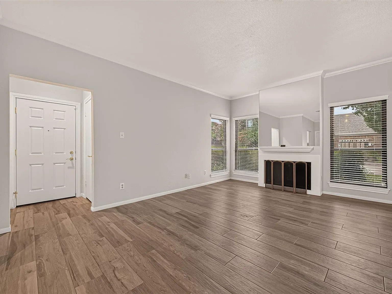 2 bed, 2.0 bath, 1173 sqft, $1,995 — Photo 4