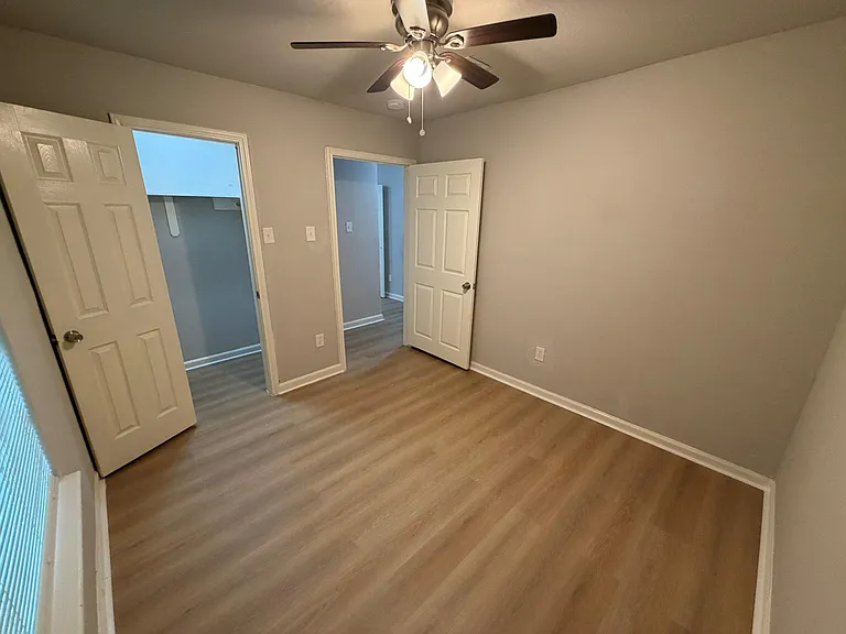 4706 N Wayside Dr — Photo 10