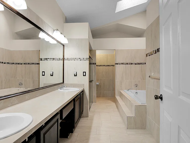 7705 Forest Green Ln — Photo 18