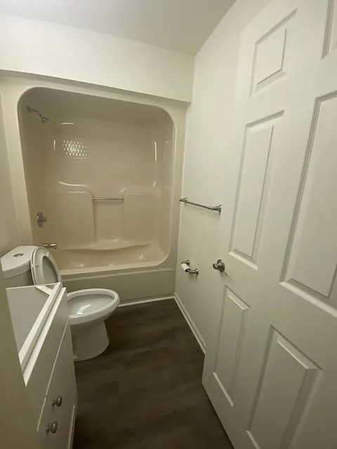 2 bed, 1.5 bath, 1036 sqft, $1,600 — Photo 4
