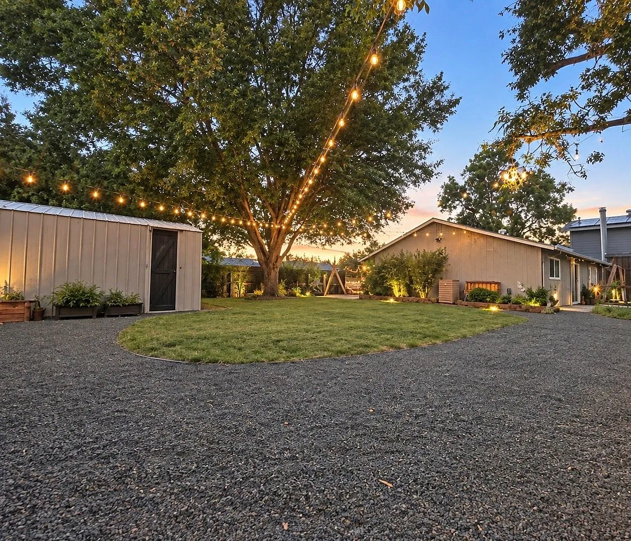Stunning 4-Bedroom Home With Solar, Beautiful Upgrades & An Incredible Outdoor Entertainment Area! — Photo 4