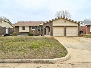 1040 SW 1st St, Moore, OK 73160