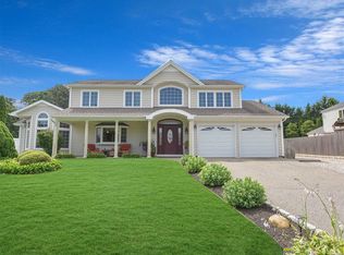 3 Scott Ct, Farmingville, NY 11738