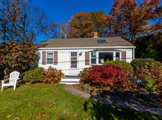 9 Lake Dr, Pocasset, MA 02559