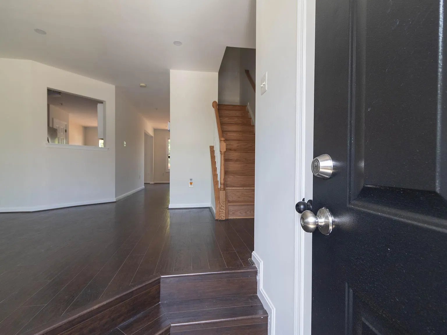 4 bed, 2280 sqft, $2,600 — Photo 2