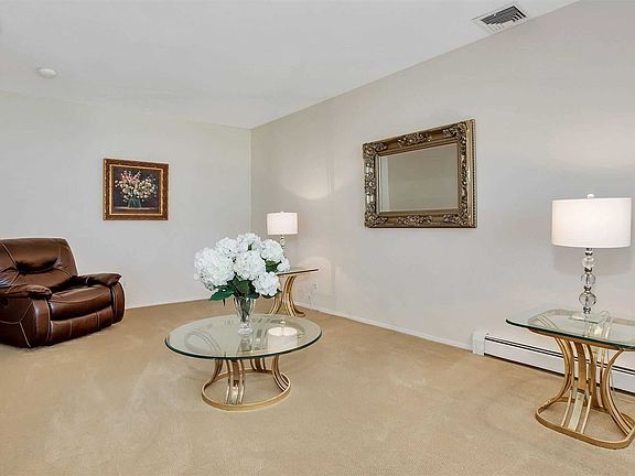 3rd image of 59 Harp Ln