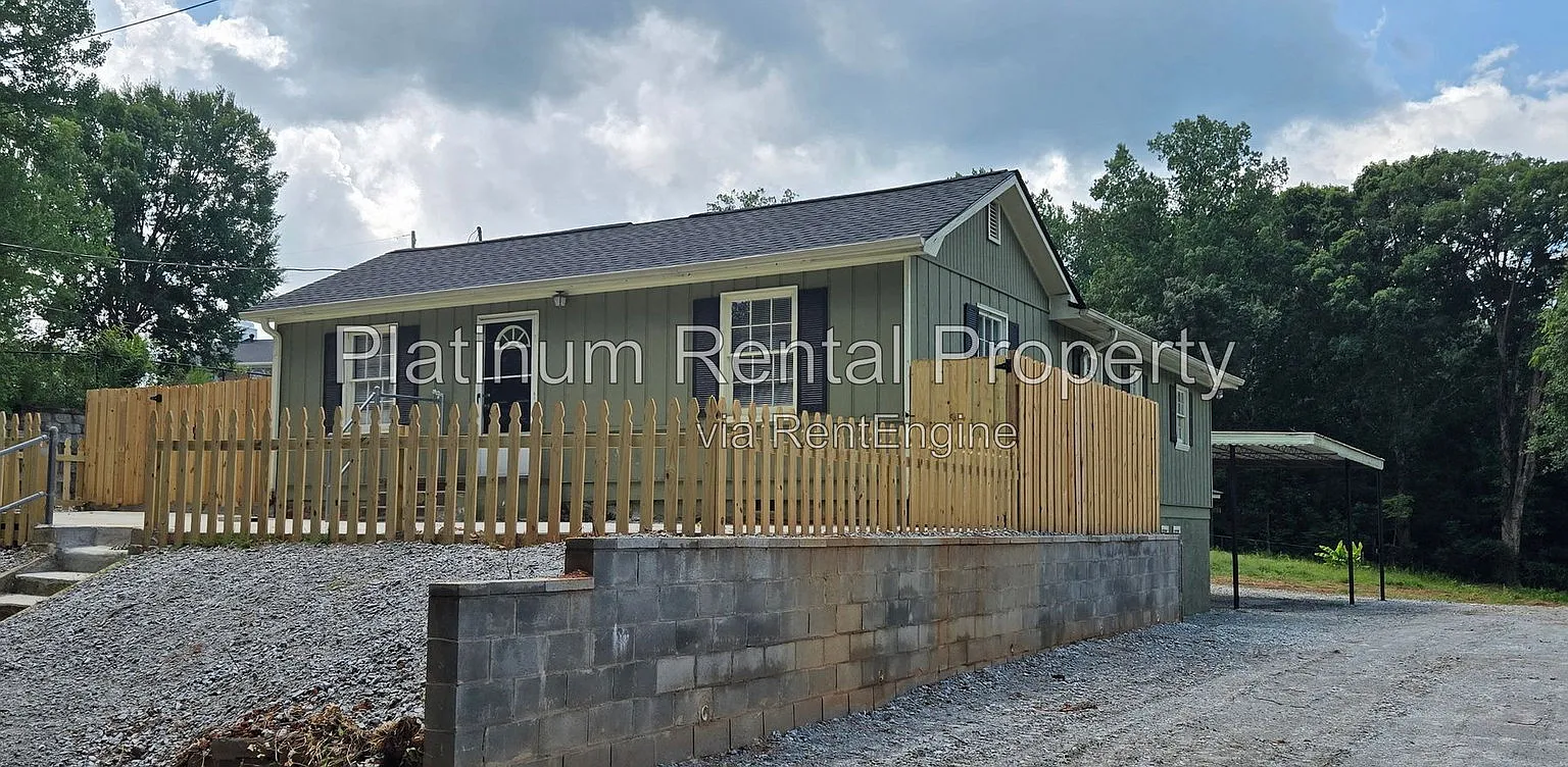 3 bed, 1.0 bath, 1504 sqft, $1,799 — Photo 2