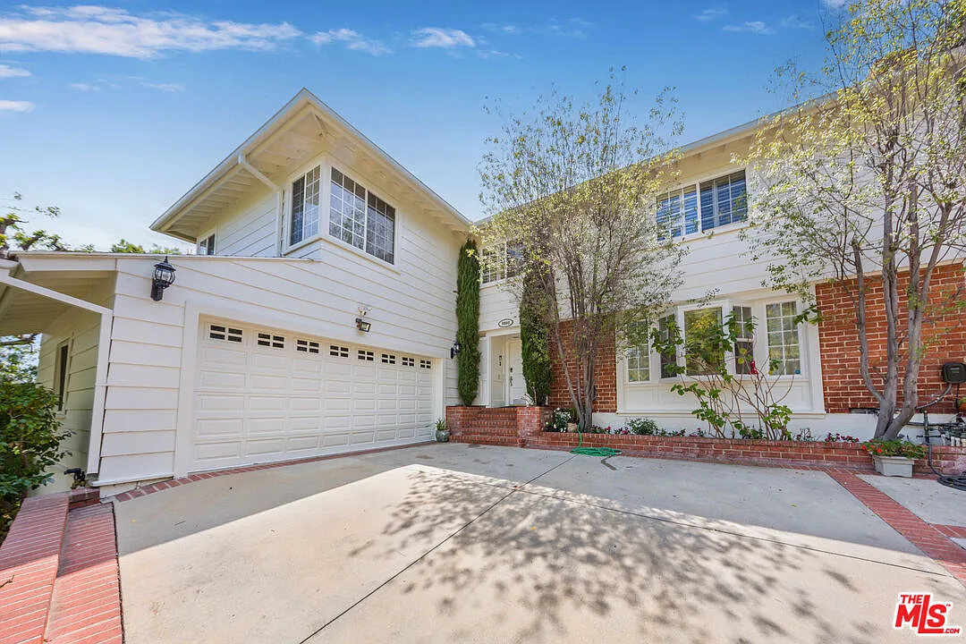 6 bed, 5.0 bath, 3387 sqft, $11,900 — Photo 2