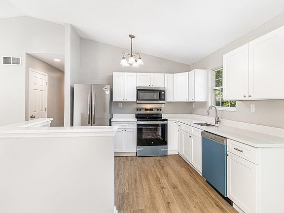 4th image of 9 N Rosewood Ct