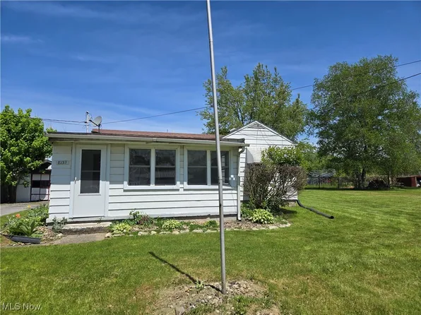 8153 Lindberg St, Masury, OH 44438