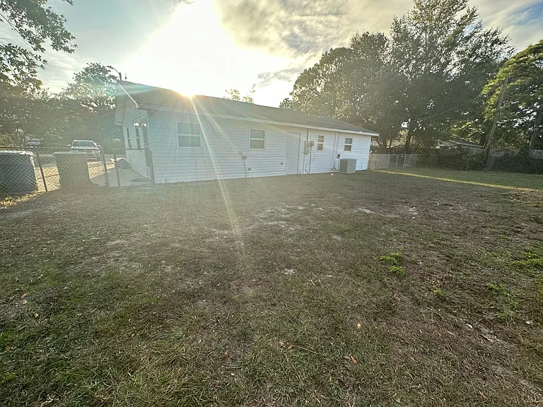 318 Wallington Rd — Photo 2
