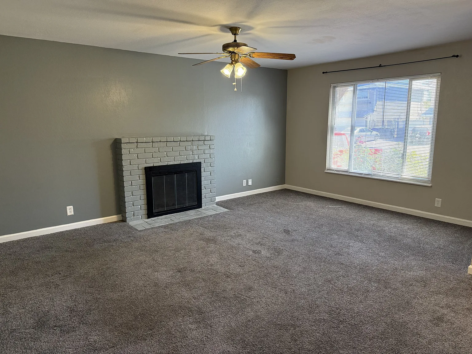 4 bed, 1895 sqft, $2,700 — Photo 3