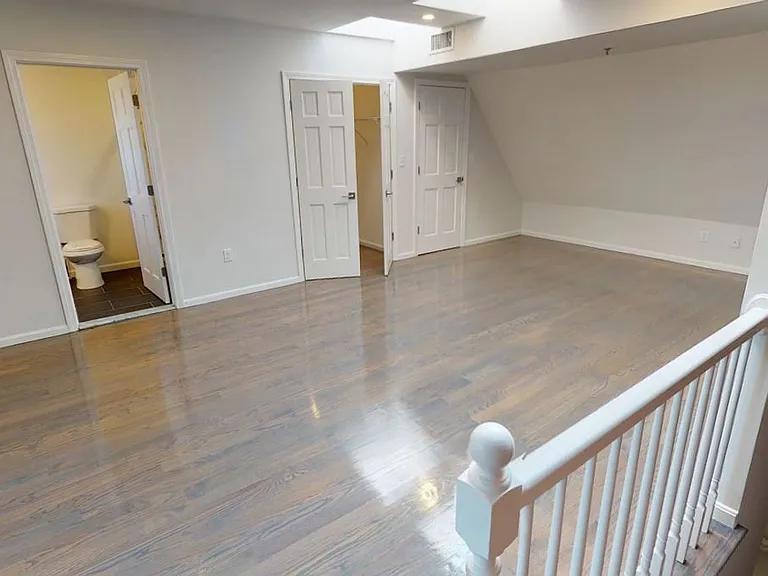 1409 Beacon St #4 — Photo 6