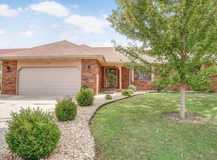 2320 S Suprema Ave, Springfield, MO 65807