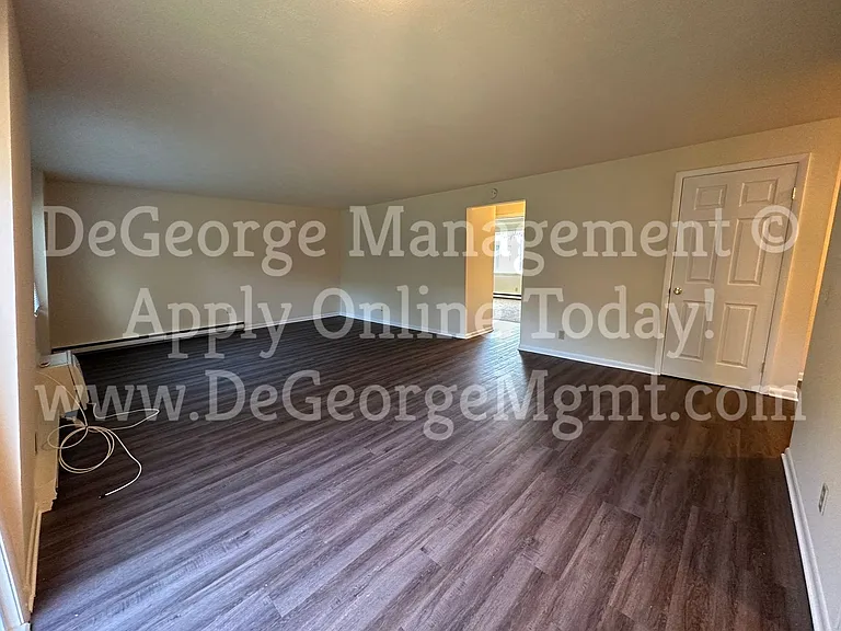 Woodside Court Apartments — Photo 56