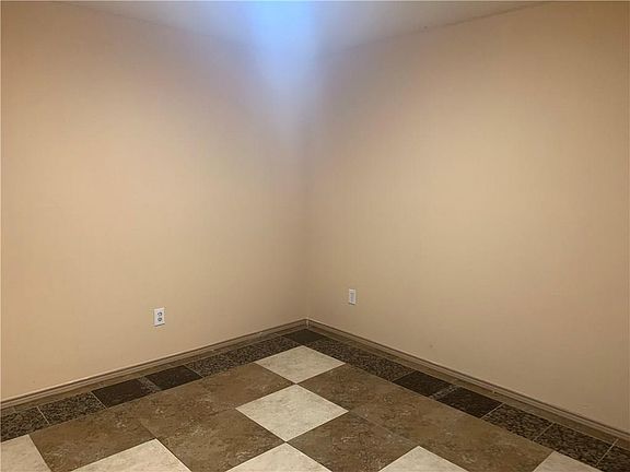 4th image of 2921 Saint David Dr