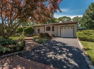 10 6th Ave, Smithtown, NY 11787