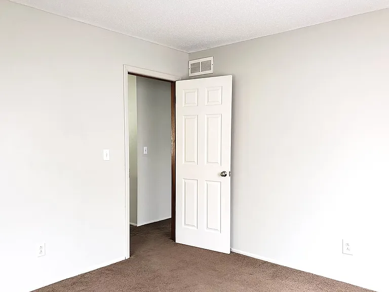 1220 W Patterson Ave — Photo 9