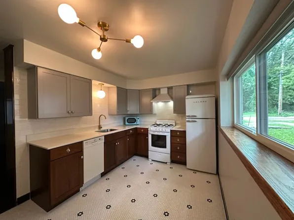 StarLight, 415 N Dunn St #73e229bf7, Bloomington, IN 47408