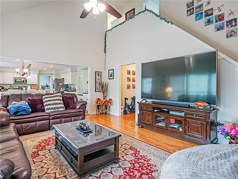 10910 Chatburn Way — Photo 14
