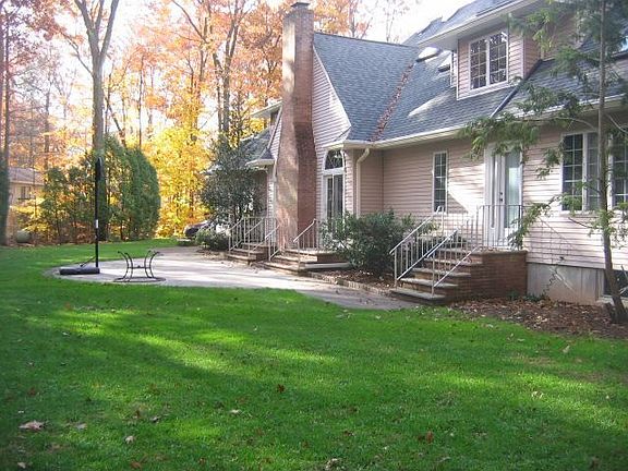 Very private and wooded back yard