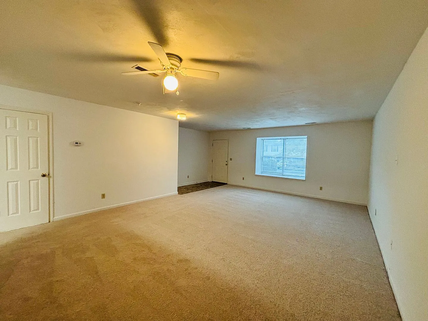 4 Bedroom 2.5 Bath Townhouse — Photo 3