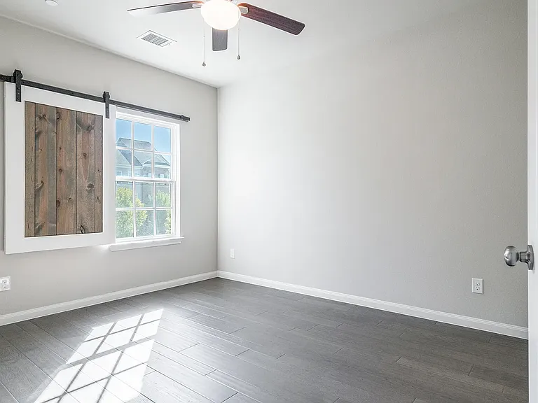 8071 Canal St — Photo 18