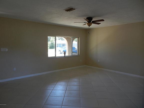 4th image of 542 Royal Palm Dr