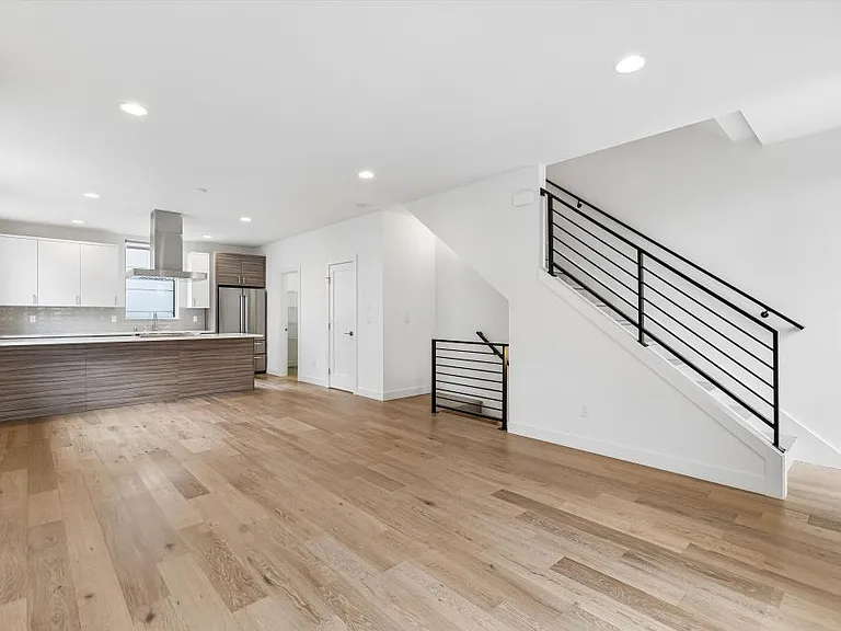 1421 22nd Ave — Photo 12