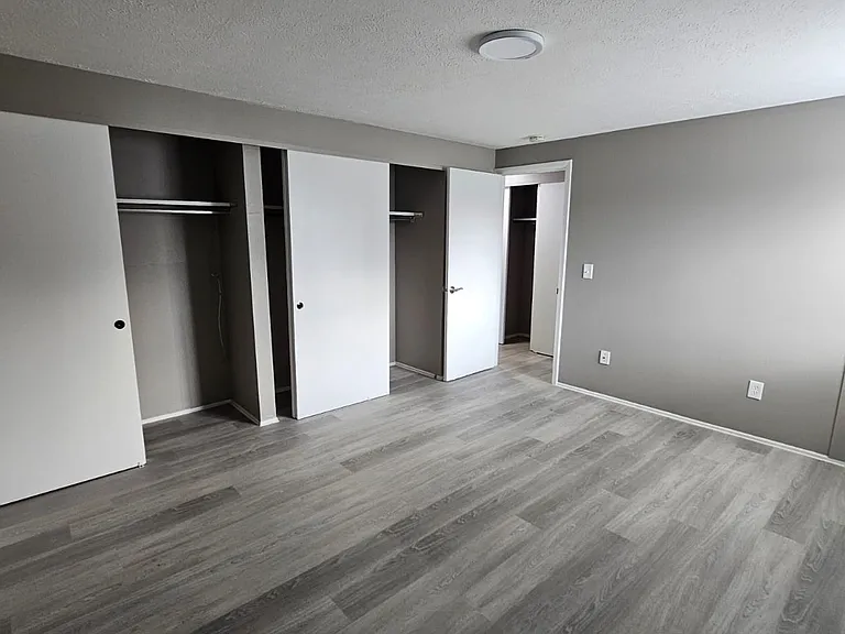Foster Garden Apartments — Photo 14