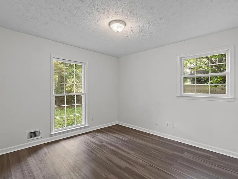 246 Barbara Ln SW — Photo 25