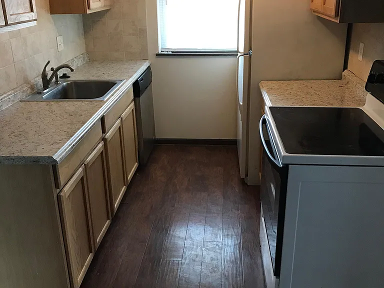 737 Wright Ave #6 — Photo 1
