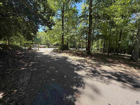4th image of 905 E Atlanta Rd