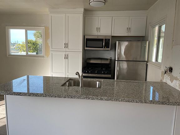 4th image of 1246 Manhattan Beach Blvd #B