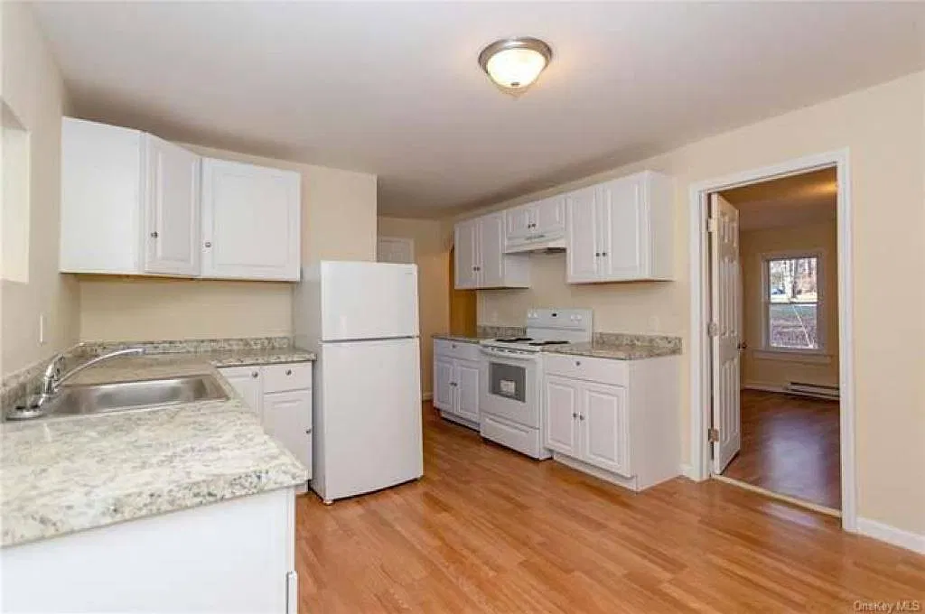 9 Myrtle Ave — Photo 3
