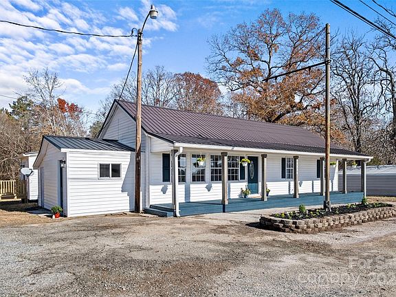 2nd image of 17104 Mooresville Rd