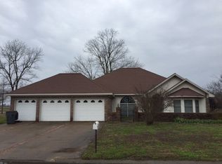 104 Lakeside Ct, Lake Village, AR 71653