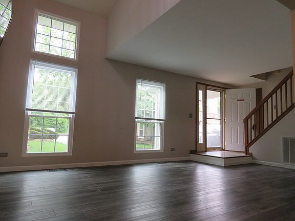 4th image of 3S123 Timber Dr #0