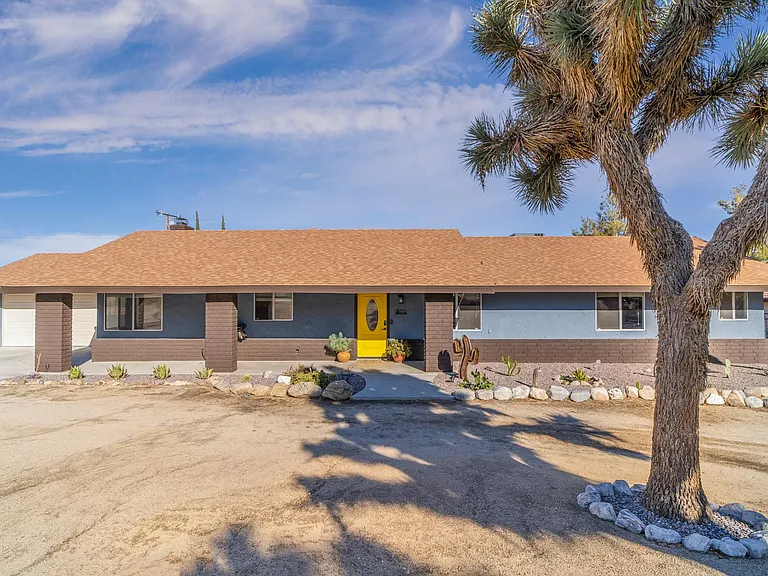 56760 Ivanhoe Dr — Photo 1